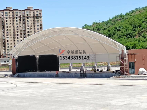 舞臺(tái)建筑采用膜結(jié)構(gòu)的原因？